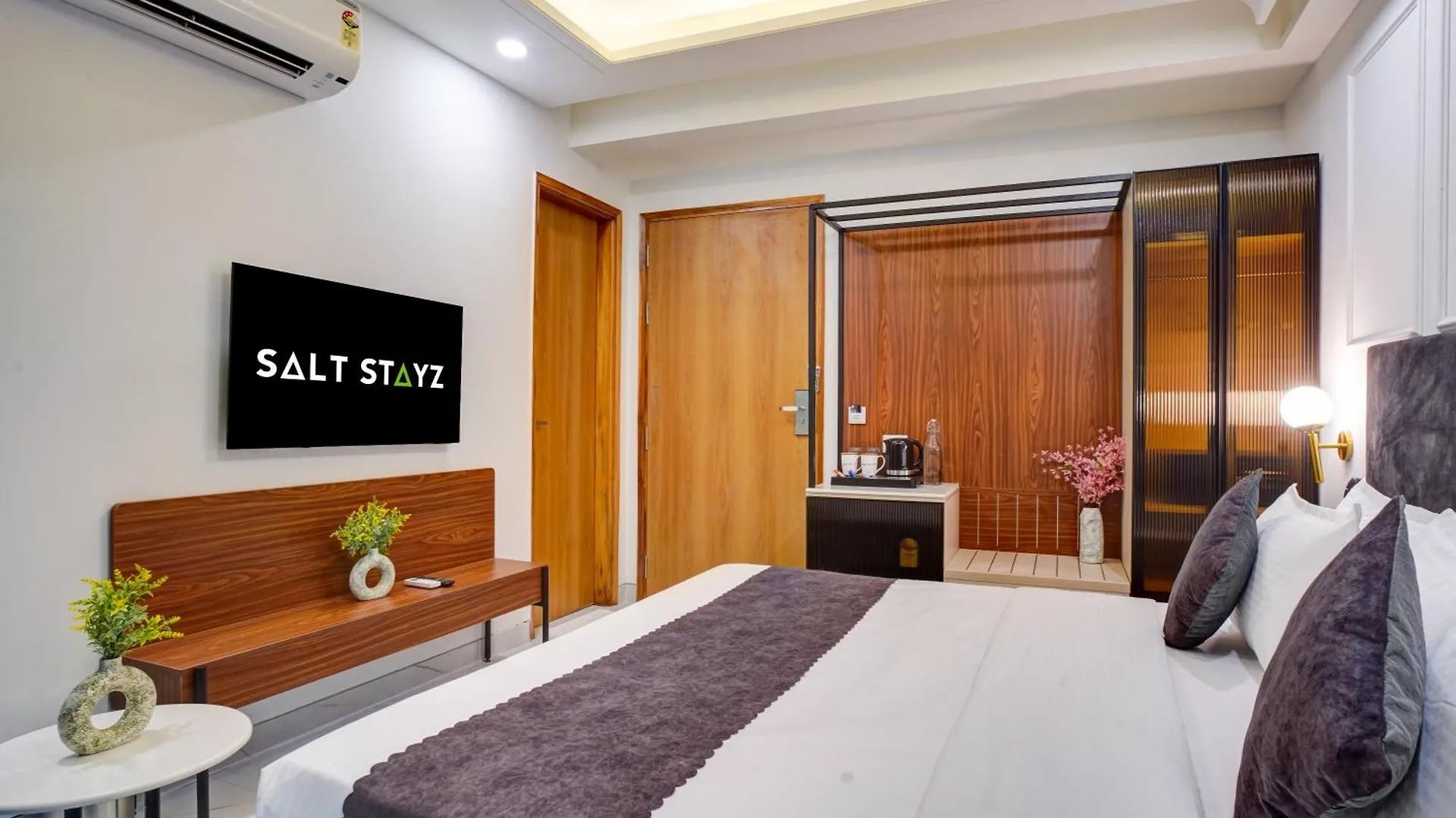 Hotel Saltstayz Premier - Arjun Marg Gurgaon